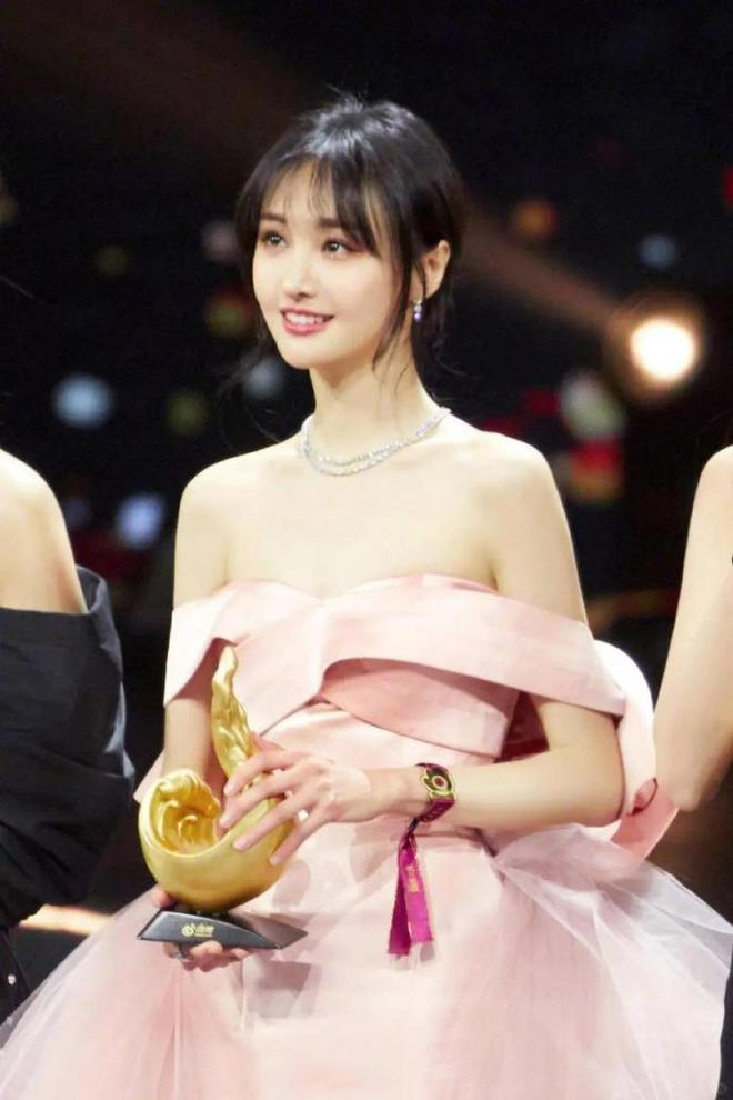 滞留美国度日已无财产可供执行进老赖名单long8唯一中国网站33岁郑爽现状：(图17)