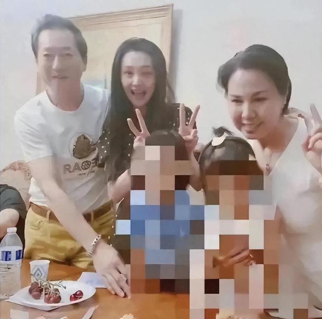 滞留美国度日已无财产可供执行进老赖名单long8唯一中国网站33岁郑爽现状：(图22)