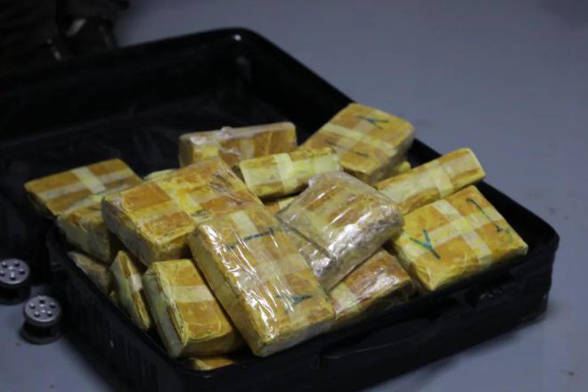 曲靖破获一起特大贩卖毒品案龙8体育入口3447kg！(图11)