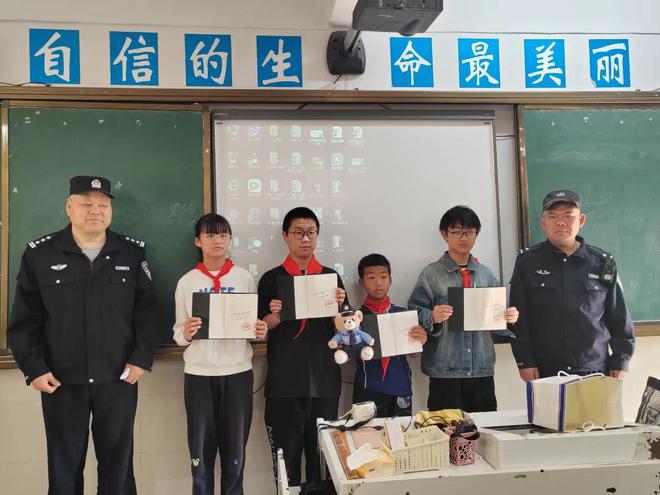 14℃8级大风预警2人超市盗窃200包口香糖逃窜被抓【铜陵头条0326】铜陵启动四级应急响应！气温下降(图7)
