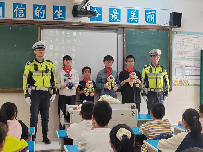 14℃8级大风预警2人超市盗窃200包口香糖逃窜被抓【铜陵头条0326】铜陵启动四级应急响应！气温下降(图2)