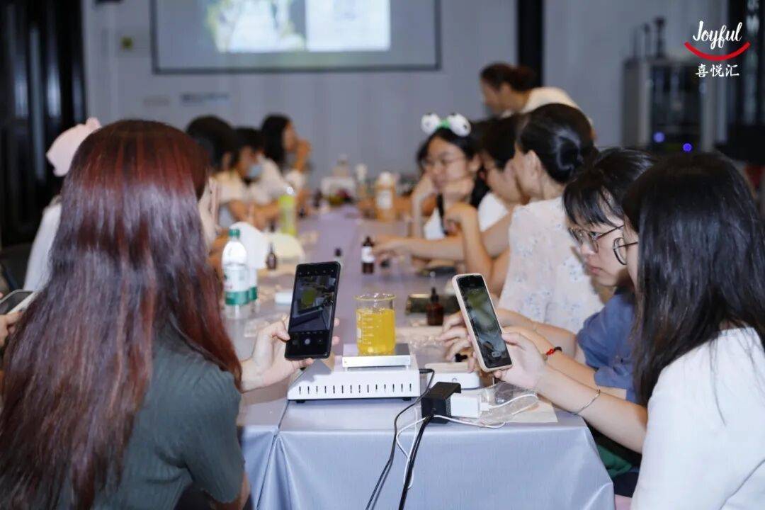 芳疗、宫灯、功夫茶具的粤式浪漫【报名】广府·生活美学:邂逅(图21) 芳疗、宫灯、功夫茶具的粤式浪漫【报名】广府·生活美学:邂逅(图21)